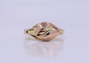 Zlatý elegantní prsten dvou barev